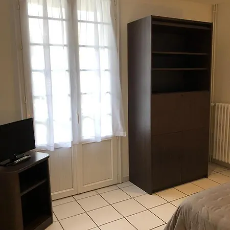 Appotel Voltaire 2*