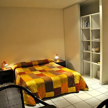 Appotel Voltaire 2*
