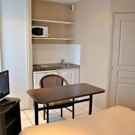 Appotel Voltaire 2*