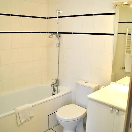 Appotel Voltaire 2*
