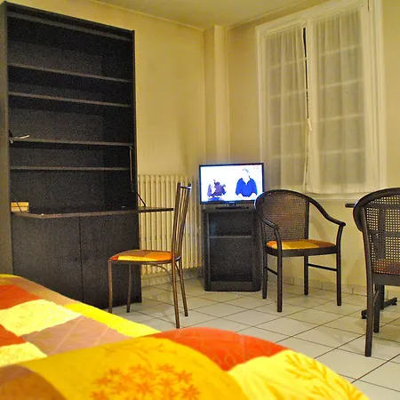 Appotel Voltaire 2*